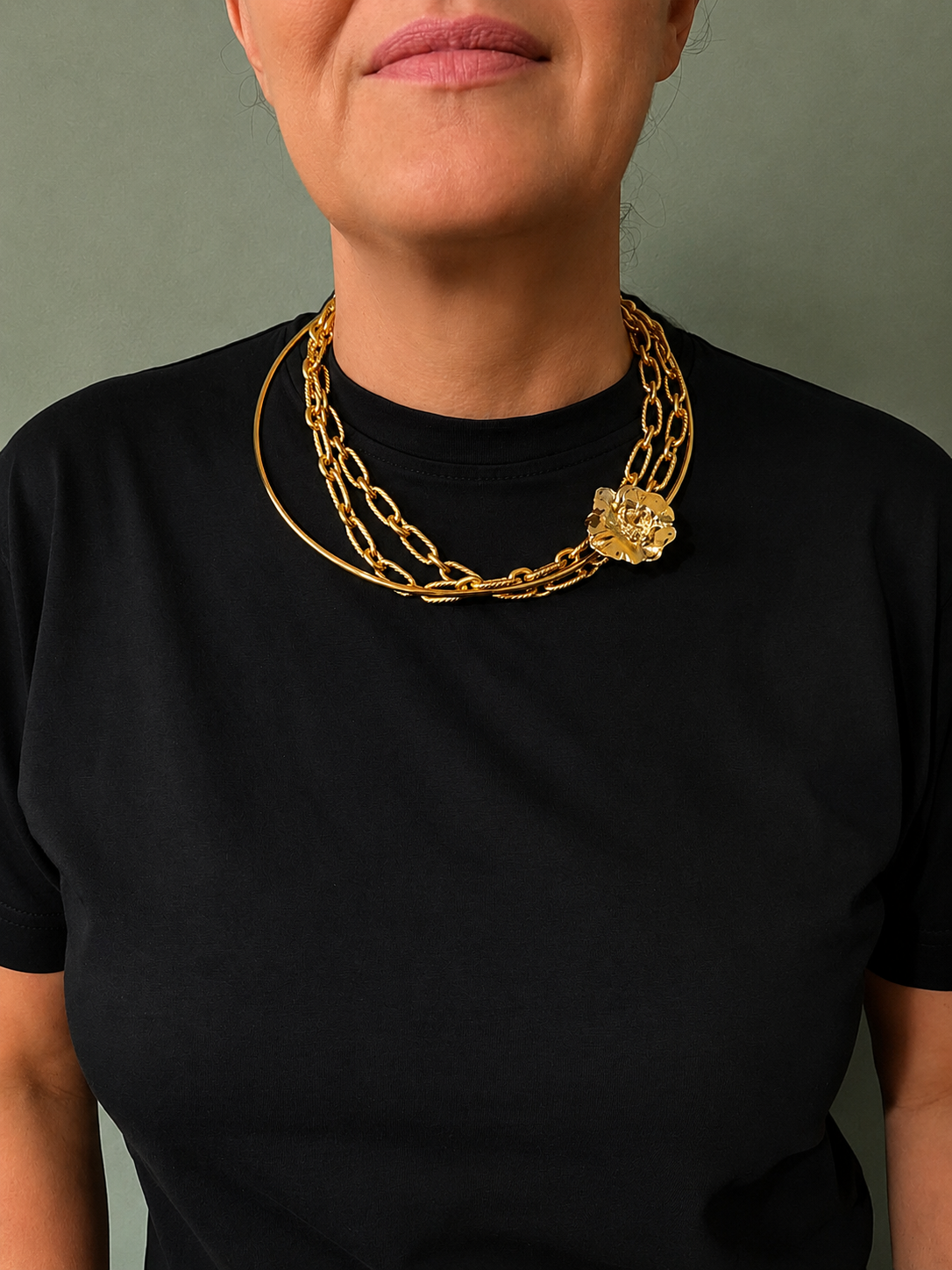 Collier in bronzo con fiore (primula)